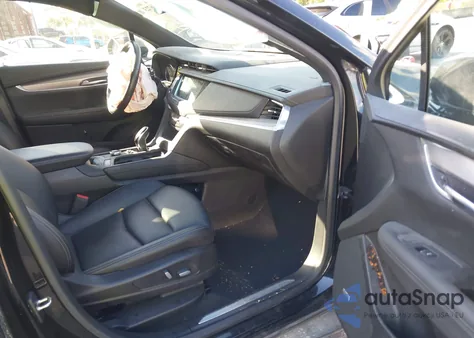 2021 Cadillac Xt5 Fwd Luxury z USA, uszkodzony, nr VIN 1GYKNAR47MZ197265